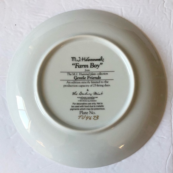 MJ Hummel Collectors Plate, The Danbury Mint “Farm Bot” No. TU4673 - Picture 3 of 4